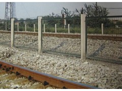 廠家專業加工生產不易生銹的公路隔離柵-- 安平縣許捷絲網廠銷售部