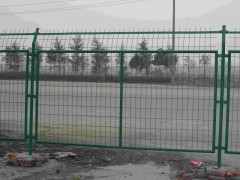 提供公路護(hù)欄網(wǎng)最新價(jià)格報(bào)價(jià)-- 安平縣許捷絲網(wǎng)廠銷售部