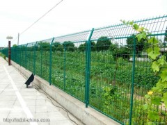 價(jià)格便宜的公路隔離柵廠家銷售-- 安平縣許捷絲網(wǎng)廠銷售部