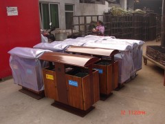 木鋼果皮箱戶外垃圾桶-- 成都金捷諾公司設備廠銷售部