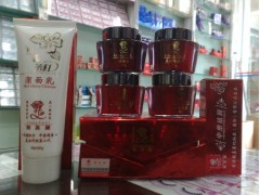 靚嘉麗中藥四合一，中藥精華，法國配方-- 廣西南寧市護(hù)膚精品化妝品公司銷售部
