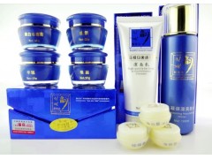 高級(jí)白里透紅嫩膚霜四合一美之韻，美之韻香港制造-- 廣西南寧市護(hù)膚精品化妝品公司銷(xiāo)售部
